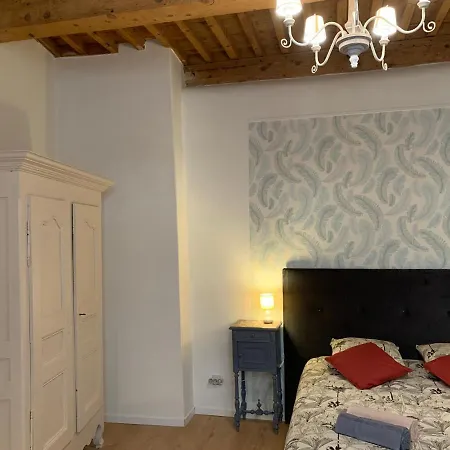 De Charme Dans Le Coeur Historique D'uzes Apartment
