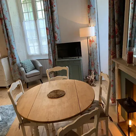 De Charme Dans Le Coeur Historique D'uzes *