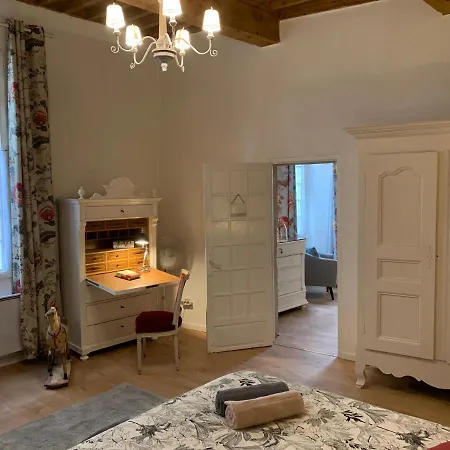 De Charme Dans Le Coeur Historique D'uzes *