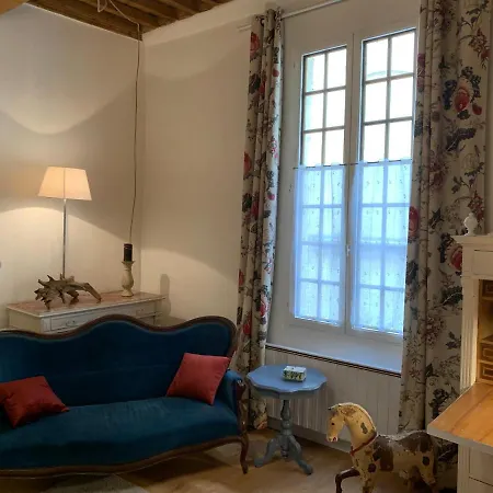 De Charme Dans Le Coeur Historique D'uzes *